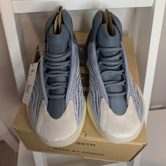 🖤 Adidas Yeezy Quantum Sneakers- Unisex- Mens 6 Women's 8- NEW in Box! - Picture 4 of 6